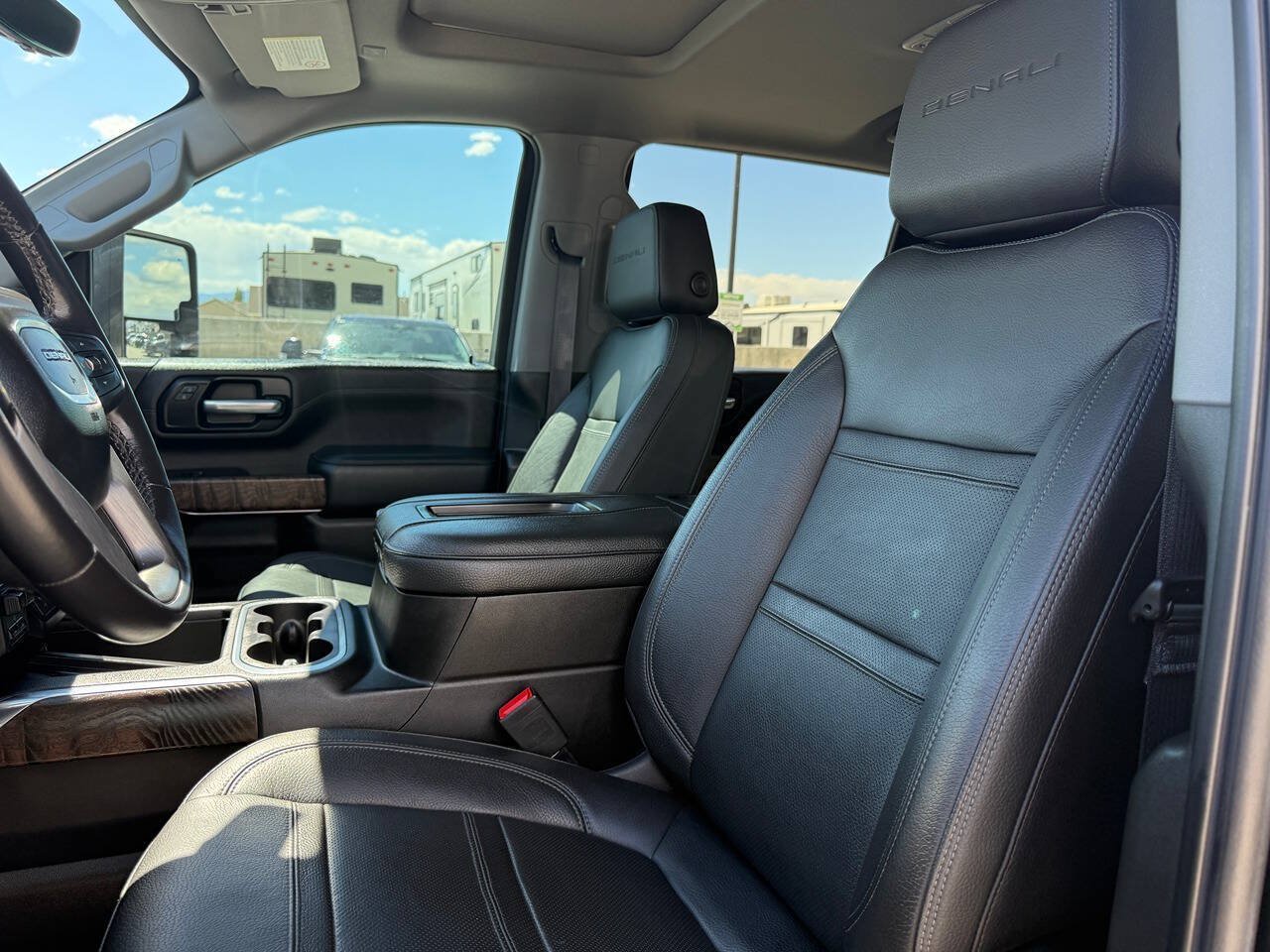 Used 2022 GMC Sierra 3500 Denali w/ Denali Ultimate Package AWD/4WD image 25