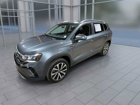 Used 2022 Volkswagen Taos SE image 4