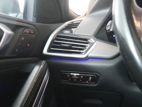 Used 2022 BMW X6 xDrive40i w/ M Sport Package image 21