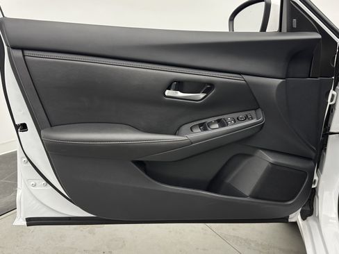 Used 2025 Nissan Sentra SV image 23