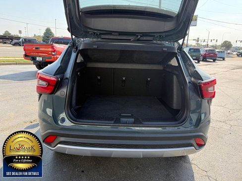 Used 2025 Chevrolet Trax LT image 18