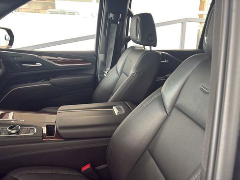 Used 2022 Cadillac Escalade ESV Luxury RWD image 6