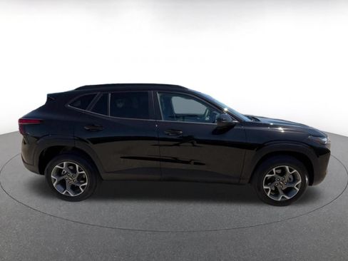 Used 2025 Chevrolet Trax LT FWD image 15