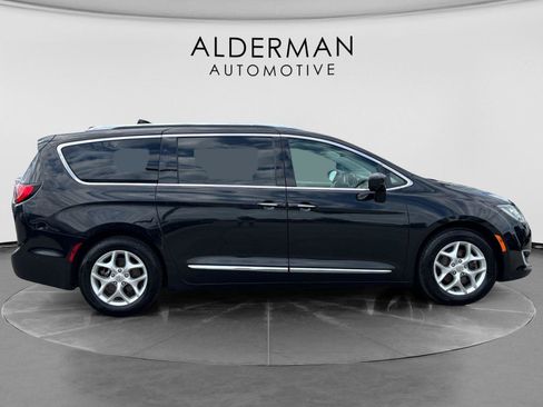 Used 2018 Chrysler Pacifica Touring-L Plus w/ Advanced Safetytec Group FWD image 6
