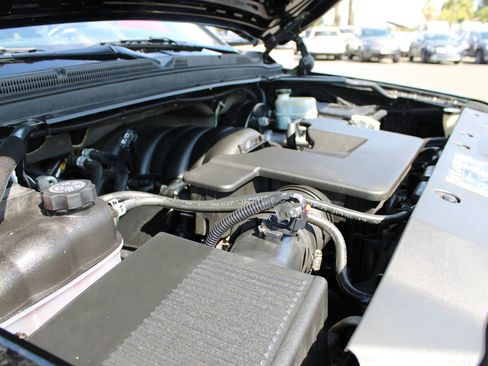 Used 2019 Chevrolet Suburban LT image 37