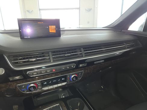 Used 2017 Audi Q7 3.0T Prestige AWD/4WD image 37