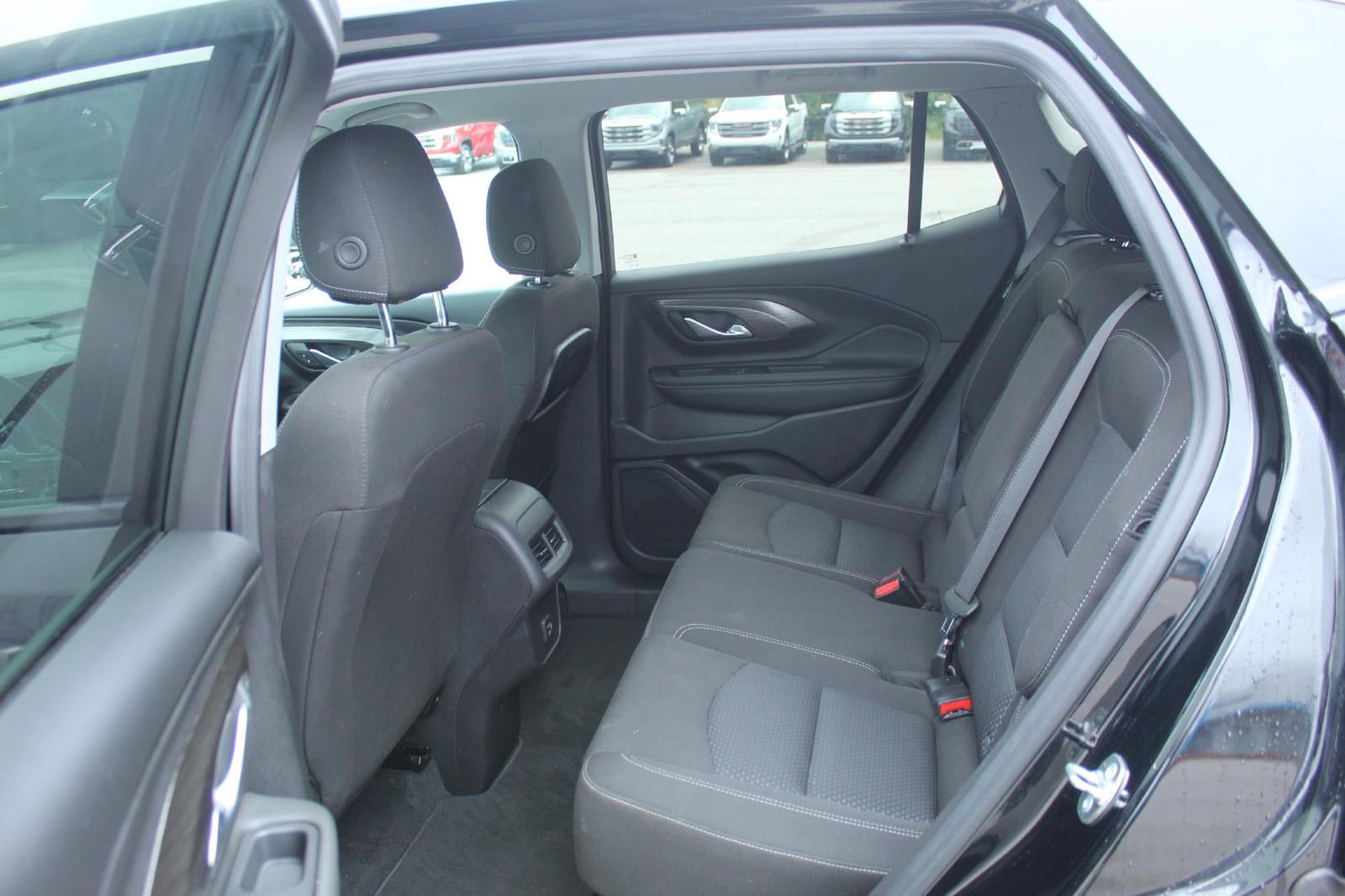 Used 2024 GMC Terrain SLE FWD image 10