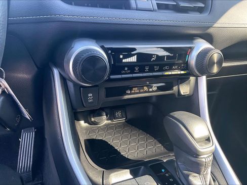 Used 2024 Toyota RAV4 LE image 32