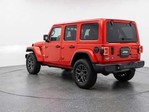 Used 2025 Jeep Wrangler Sahara AWD/4WD image 6