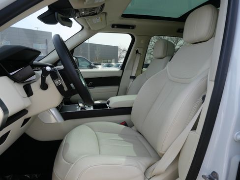 Certified 2023 Land Rover Range Rover SE image 12