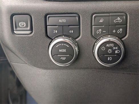 Used 2024 GMC Sierra 1500 SLT image 15