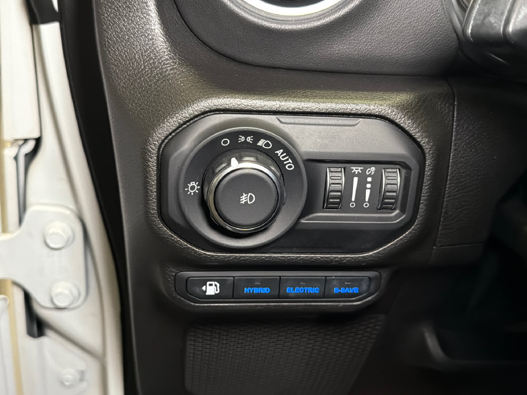 Used 2022 Jeep Wrangler Unlimited Sahara w/ Cold Weather Group AWD/4WD image 21