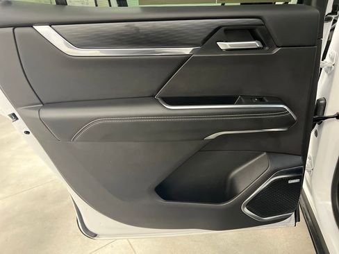 Used 2025 GMC Acadia Elevation image 18