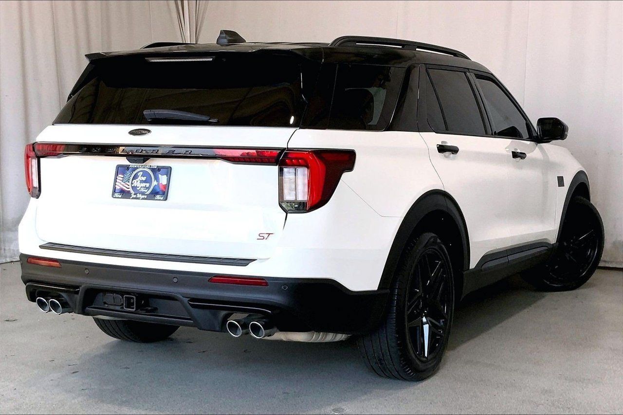 Used 2025 Ford Explorer ST AWD/4WD image 13