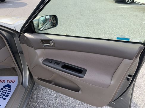 Used 2005 Toyota Camry image 21