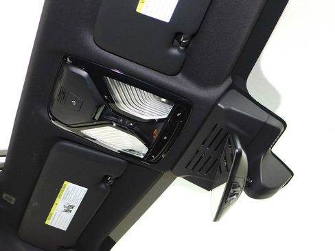 Used 2025 BMW X5 xDrive40i w/ M Sport Package image 17