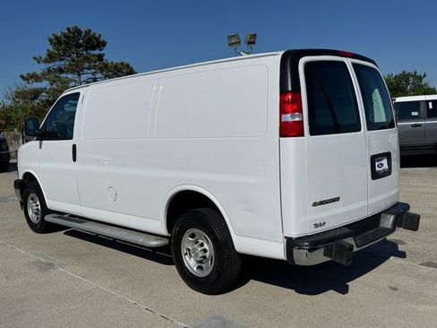 Used 2024 Chevrolet Express 2500 w/ Driver Convenience Package RWD image 9