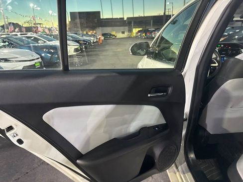 Used 2016 Toyota Prius Three image 14