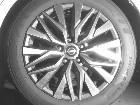 Used 2025 Nissan Altima 2.5 SV FWD image 14
