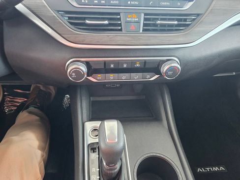 Used 2025 Nissan Altima 2.5 SV FWD image 19
