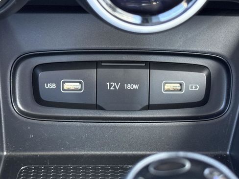 Used 2022 Hyundai Venue Limited w/ Cargo Package FWD image 22