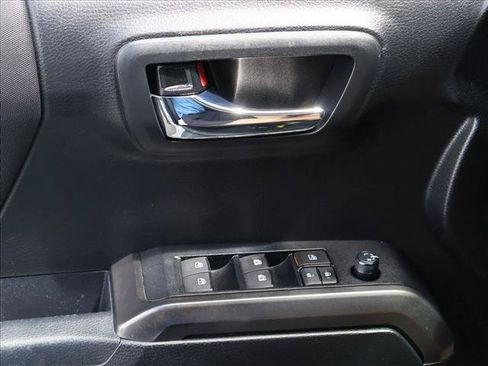 Used 2019 Toyota Tacoma TRD Sport AWD/4WD image 12