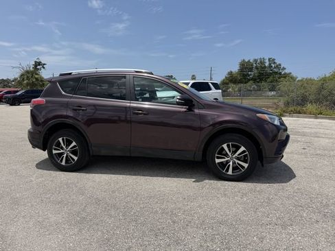 Used 2018 Toyota RAV4 XLE FWD image 2