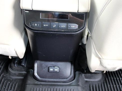 Used 2023 Toyota Highlander L image 26