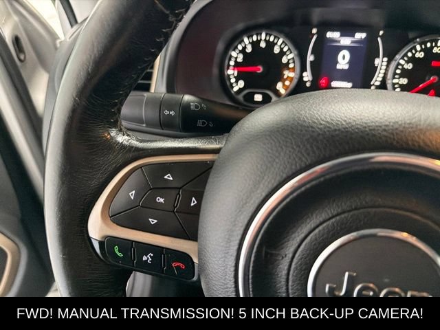 Used 2016 Jeep Renegade Latitude FWD image 15