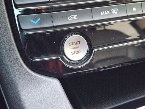 Used 2018 Jaguar F-PACE Prestige image 19