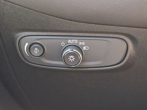 Used 2022 Chevrolet Equinox LS w/ LS Convenience Package FWD image 24