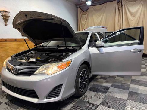 Used 2012 Toyota Camry LE FWD image 11