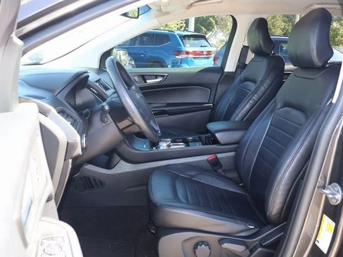 Used 2019 Ford Edge SE image 12