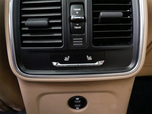 Used 2022 Porsche Macan image 10