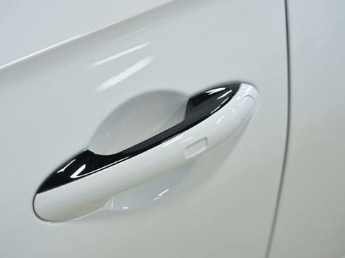 Used 2024 Bentley Flying Spur V8 AWD/4WD image 18