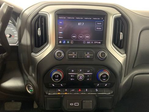 Used 2022 Chevrolet Silverado 1500 RST AWD/4WD image 3