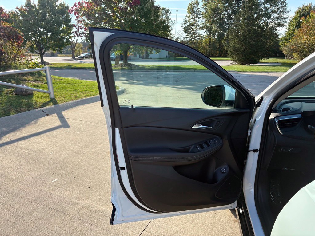 Used 2024 Buick Encore GX Sport Touring w/ Advanced Technology Package AWD/4WD image 13