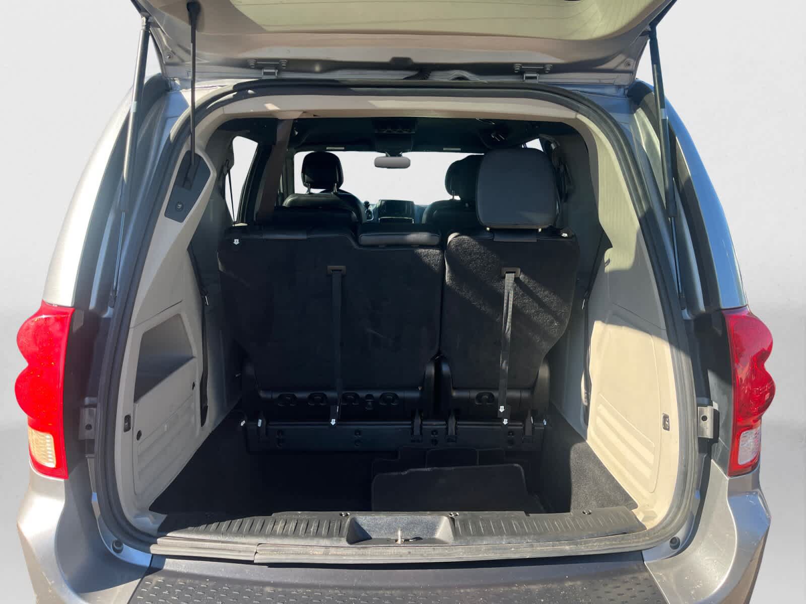 Used 2019 Dodge Grand Caravan SXT FWD image 25