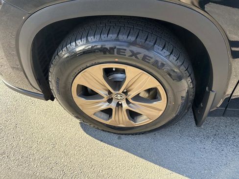 Used 2023 Toyota Highlander Bronze Edition image 14