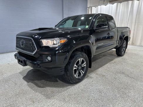 Used 2018 Toyota Tacoma TRD Sport image 5