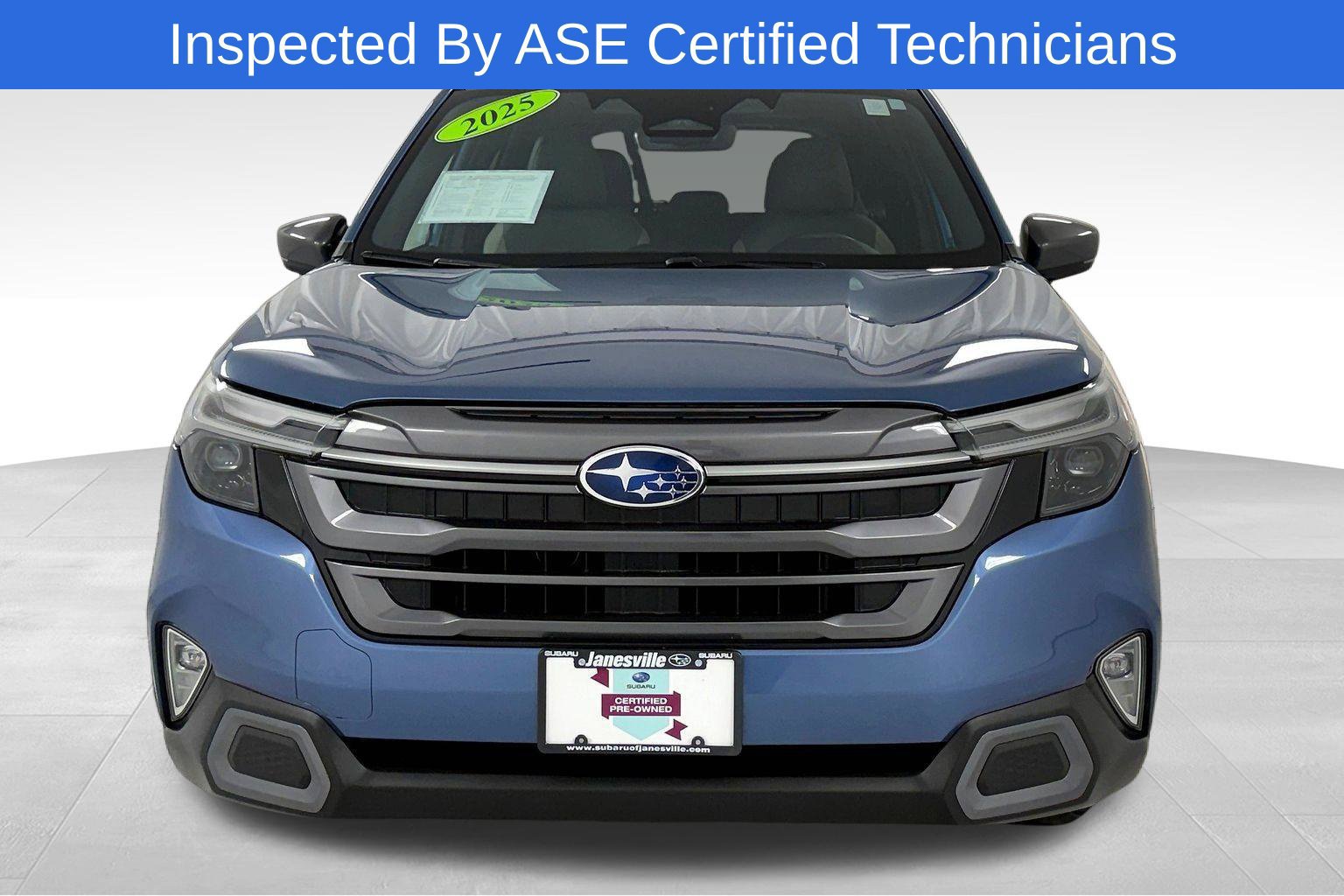 Used 2025 Subaru Forester Limited AWD/4WD image 2