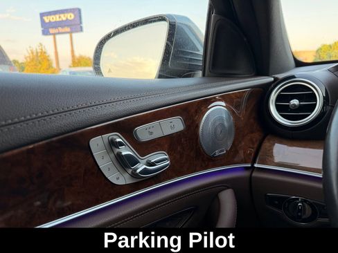 Used 2017 Mercedes-Benz E 400 4MATIC Wagon image 25