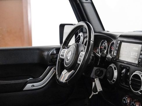 Used 2016 Jeep Wrangler Unlimited Rubicon image 16