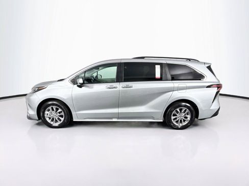 Certified 2024 Toyota Sienna XLE FWD image 13