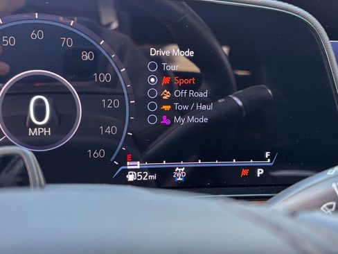 Used 2023 Cadillac Escalade Sport Platinum w/ LPO, ONYX Package image 29