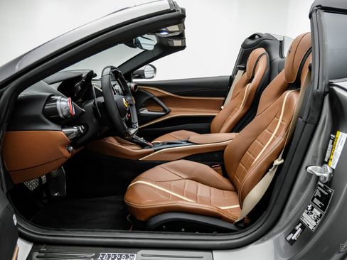 Used 2022 Ferrari 812 GTS RWD image 46