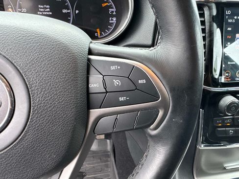 Used 2020 Jeep Grand Cherokee Altitude AWD/4WD image 30