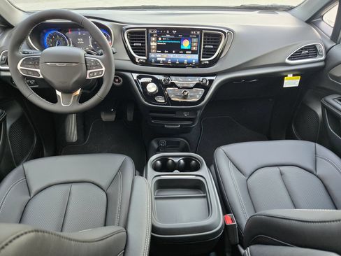 New 2027 Chrysler Pacifica LX FWD image 9