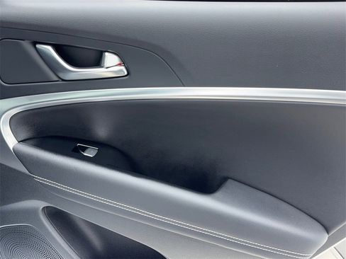 Used 2025 Genesis G70 2.5T image 52