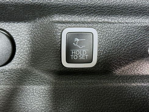 Used 2023 Jeep Grand Cherokee L Limited w/ Luxury Tech Group II image 31